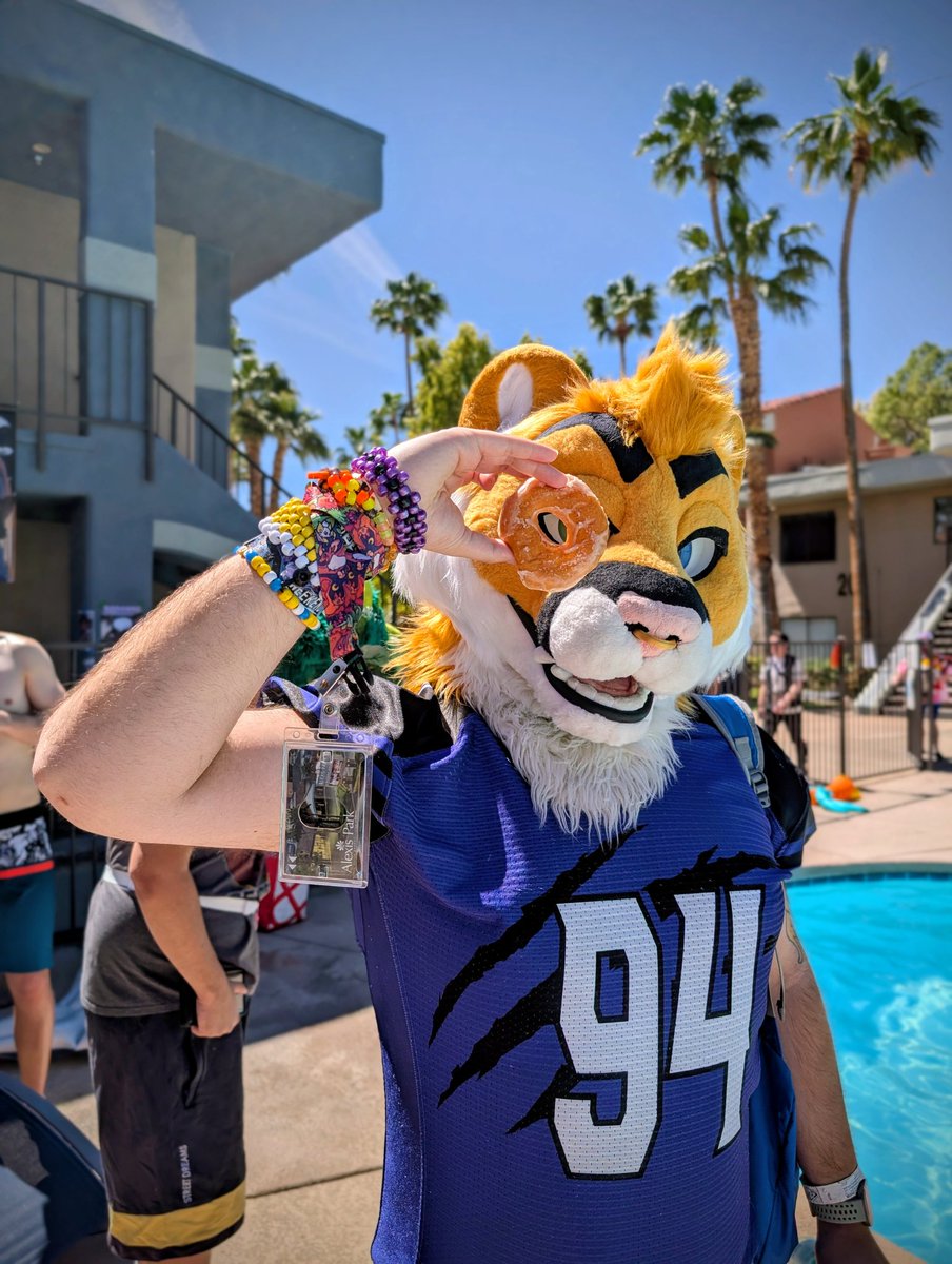 near 🦊🐕‍🦺 🔜 FWA tweet media