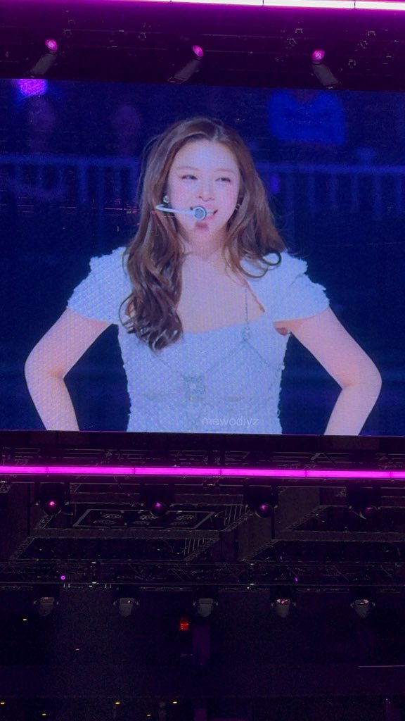 ariana⁹⁺ˣʰ misses twice :( tweet media