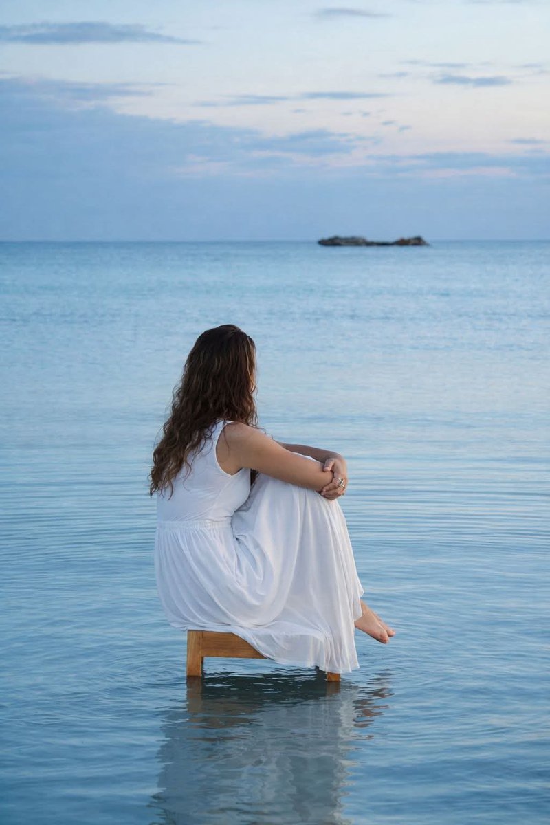 يسرق الأنتظار منا نصف العمر.....
والنصف الثاني يسرقه الوجع.....