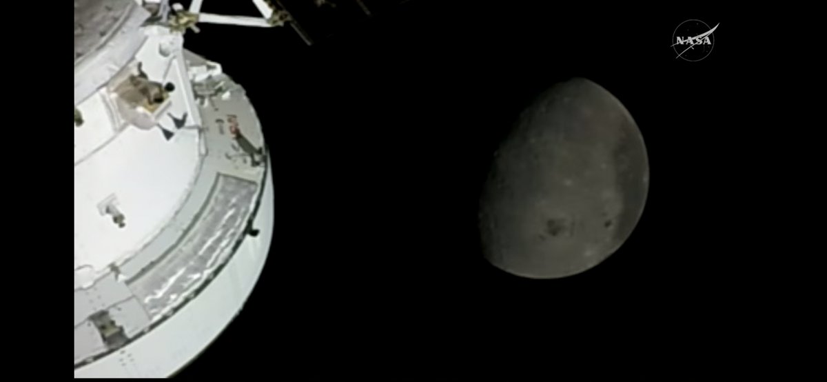 gokkubbe_tv_ch's tweet image. Sol tarafta Artemis II mürettebatının Ay'a yaklaşma esnasında aldığı Ay görüntüsü, sağ tarafta yeryüzünden teleskop ile alınan Ay görüntüsü...

FIKRA BU KADAR!

#ArtemisII #Orion #NASA #Ay #Moon #Dünya #Earth #DüzDünya #DüzYeryüzü #FlatEarth