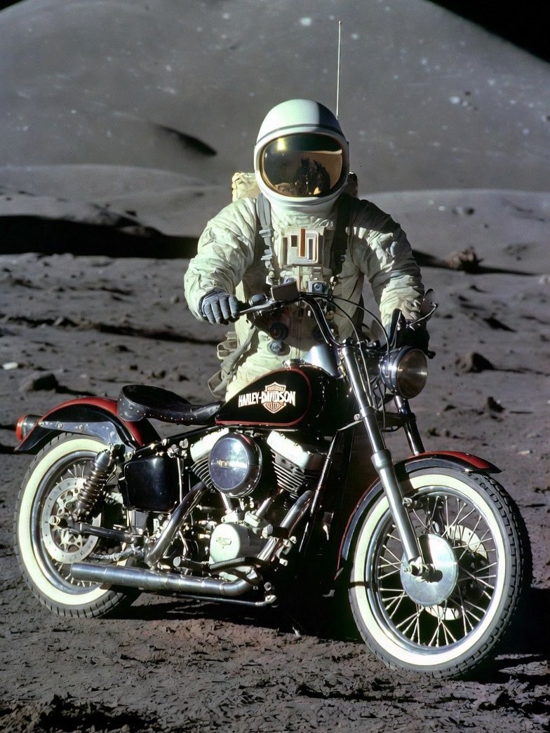 jerryulrich's tweet photo. If I went to the moon. https://t.co/xz1Y5Tr00k
