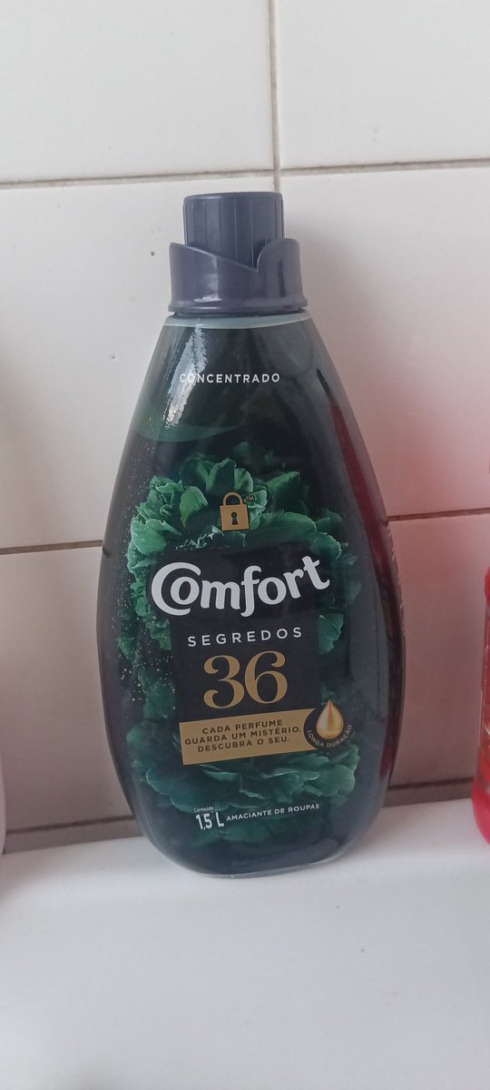 deadpoolflavio's tweet photo. Dica de adulto:
Esse comfort esmaga o downy (e claro que é mais barato) https://t.co/GxjxEMHEmy