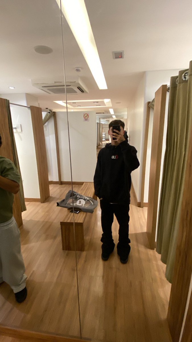 victor tweet media