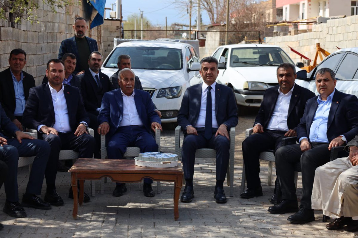 mahmutgunes_63's tweet photo. Gönülden gönüle kurulan bu bağlar, bizi daha da güçlü kılıyor. 

📍 Harran

İlbaşkanımız Sn Mehmet ilhami günbeği, il yönetim kurulu üyeleri, gençlik kolları başkanımız Hakan ışık ve yönetim kurulu üyelerimizle birlikte Sn İbrahim Boğayı ziyaret ettik.

Ziyaretimizde Harranlı hemşehrilerimizin hal-hatırlarını sorduk, gönülden sohbetlerine ortak olduk, gönül köprüleri kurduk, ihtiyaçlarını ve taleplerini dinledik, notlarımızı aldık, Harran ilçemizle alakalı hasbihal ettik.

Cumhurbaşkanımız Sayın Recep Tayyip Erdoğan’ın liderliğinde; birliğimizi büyütmeye, kardeşliğimizi pekiştirmeye ve Türkiye Yüzyılı vizyonumuzu hemşehrilerimizle güçlü bir şekilde inşa etmeye kararlılıkla devam ediyoruz.

Her şey Harran için

#AKparti
#ReceptayyipErdoğan 
#Bekirbozdağ
#Ahmetbüyükgümüş
#MehmetIlhamiGünbegi
#HikmetBaşak