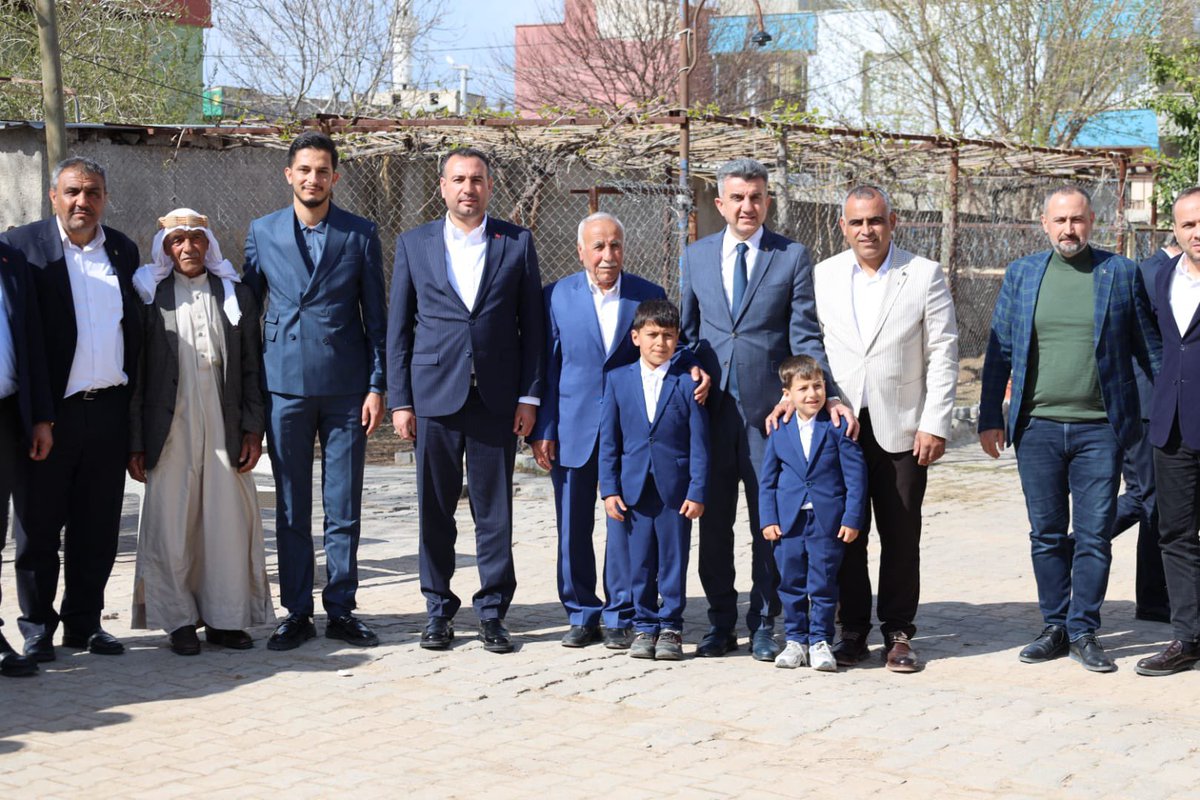 mahmutgunes_63's tweet photo. Gönülden gönüle kurulan bu bağlar, bizi daha da güçlü kılıyor. 

📍 Harran

İlbaşkanımız Sn Mehmet ilhami günbeği, il yönetim kurulu üyeleri, gençlik kolları başkanımız Hakan ışık ve yönetim kurulu üyelerimizle birlikte Sn İbrahim Boğayı ziyaret ettik.

Ziyaretimizde Harranlı hemşehrilerimizin hal-hatırlarını sorduk, gönülden sohbetlerine ortak olduk, gönül köprüleri kurduk, ihtiyaçlarını ve taleplerini dinledik, notlarımızı aldık, Harran ilçemizle alakalı hasbihal ettik.

Cumhurbaşkanımız Sayın Recep Tayyip Erdoğan’ın liderliğinde; birliğimizi büyütmeye, kardeşliğimizi pekiştirmeye ve Türkiye Yüzyılı vizyonumuzu hemşehrilerimizle güçlü bir şekilde inşa etmeye kararlılıkla devam ediyoruz.

Her şey Harran için

#AKparti
#ReceptayyipErdoğan 
#Bekirbozdağ
#Ahmetbüyükgümüş
#MehmetIlhamiGünbegi
#HikmetBaşak