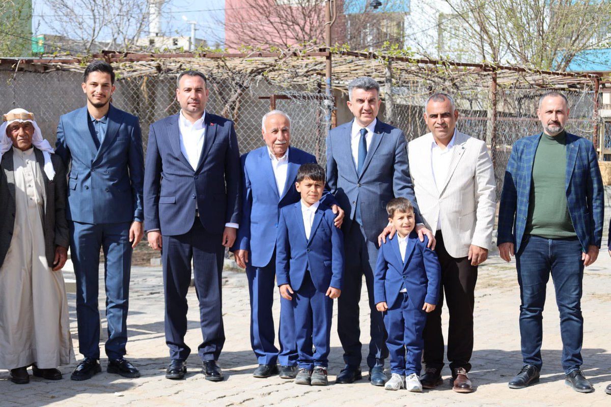 mahmutgunes_63's tweet photo. Gönülden gönüle kurulan bu bağlar, bizi daha da güçlü kılıyor. 

📍 Harran

İlbaşkanımız Sn Mehmet ilhami günbeği, il yönetim kurulu üyeleri, gençlik kolları başkanımız Hakan ışık ve yönetim kurulu üyelerimizle birlikte Sn İbrahim Boğayı ziyaret ettik.

Ziyaretimizde Harranlı hemşehrilerimizin hal-hatırlarını sorduk, gönülden sohbetlerine ortak olduk, gönül köprüleri kurduk, ihtiyaçlarını ve taleplerini dinledik, notlarımızı aldık, Harran ilçemizle alakalı hasbihal ettik.

Cumhurbaşkanımız Sayın Recep Tayyip Erdoğan’ın liderliğinde; birliğimizi büyütmeye, kardeşliğimizi pekiştirmeye ve Türkiye Yüzyılı vizyonumuzu hemşehrilerimizle güçlü bir şekilde inşa etmeye kararlılıkla devam ediyoruz.

Her şey Harran için

#AKparti
#ReceptayyipErdoğan 
#Bekirbozdağ
#Ahmetbüyükgümüş
#MehmetIlhamiGünbegi
#HikmetBaşak