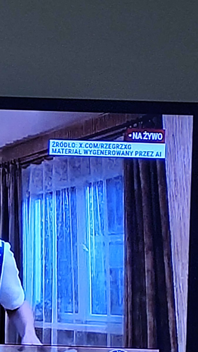 kar_artystyczna's tweet photo. @rzegrzxg Pozdrawiam, właśnie puścili ten film na republice 😃 https://t.co/PV3Jd3evMC