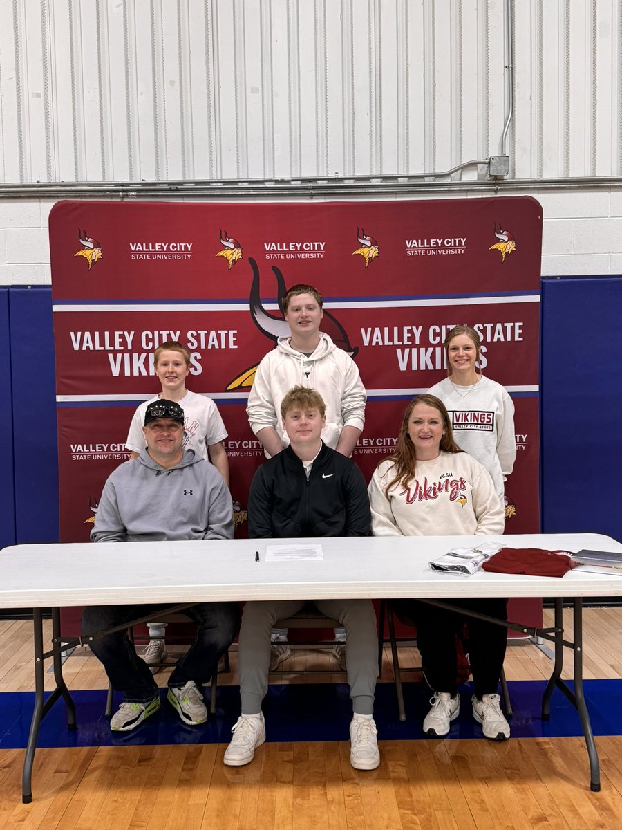 ChadFyre's tweet photo. Jace committing to VCSU for golf! https://t.co/FAlTnNlvFl