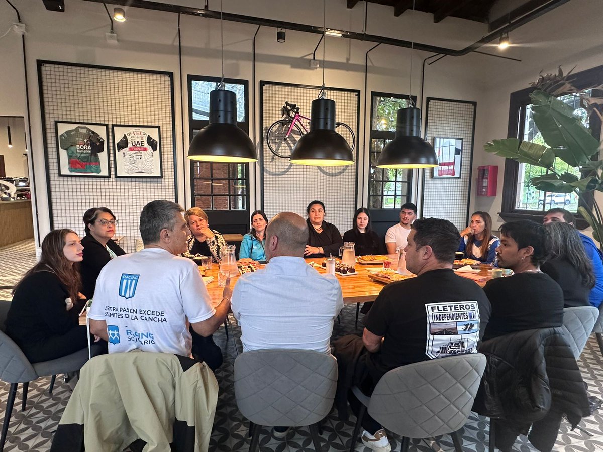 RacingSolidario's tweet photo. En el marco del Día Internacional del Deporte para el Desarrollo y la Paz, referentes de clubes y Jugando es Mejor —el programa de responsabilidad social de TyC Sports— nos reunimos hoy con el objetivo de trabajar en proyectos conjuntos que promuevan ámbitos de paz y colaboración https://t.co/LJlSa8N98R