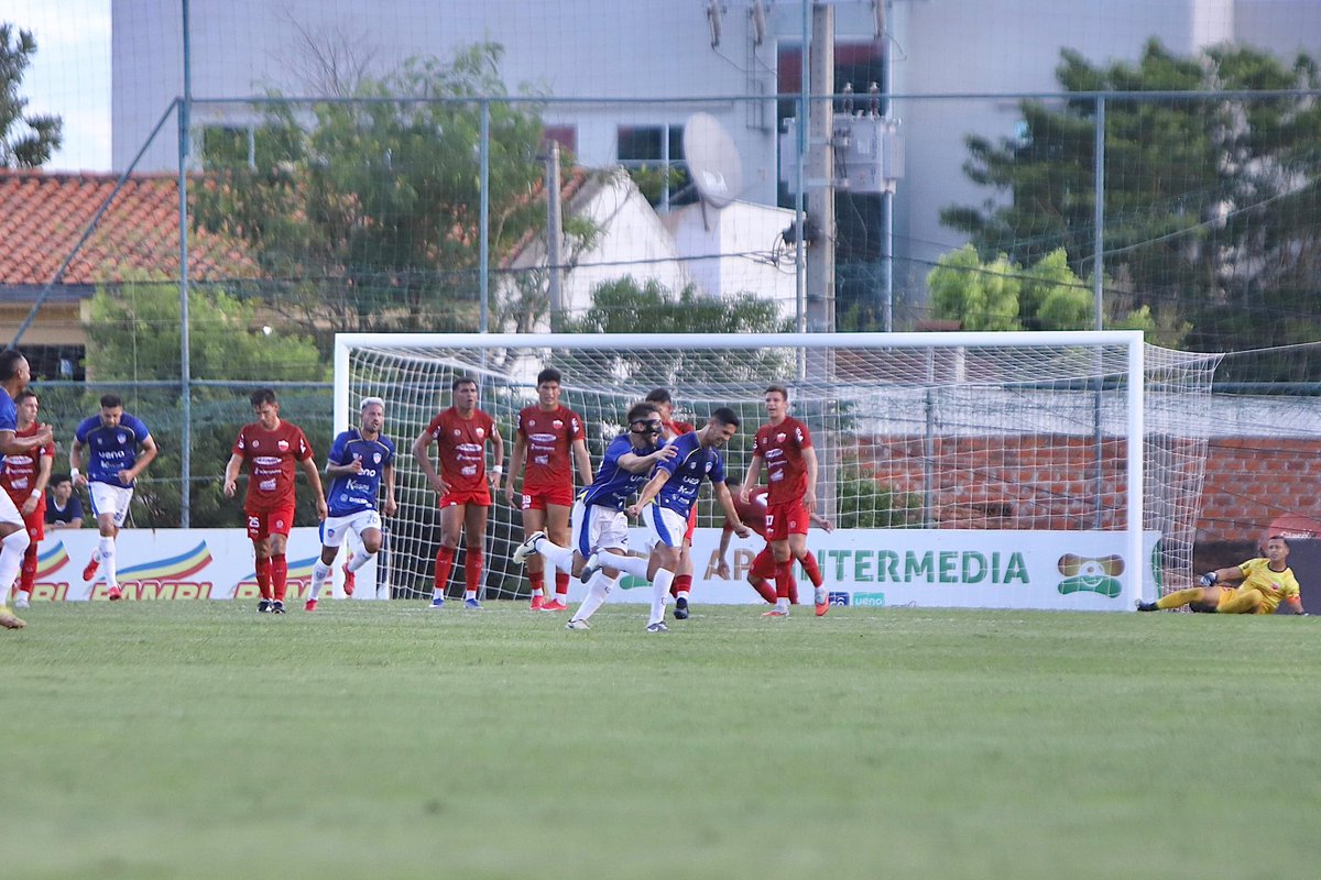IntermediaAPF's tweet photo. ⏱️ 35’ 

➡️ #FernandoDeLaMora 0
➡️ #Encarnación 1

🗓️ Fecha 1 | #IntermediaAPF 🟠🟢 https://t.co/2e1wTng6be