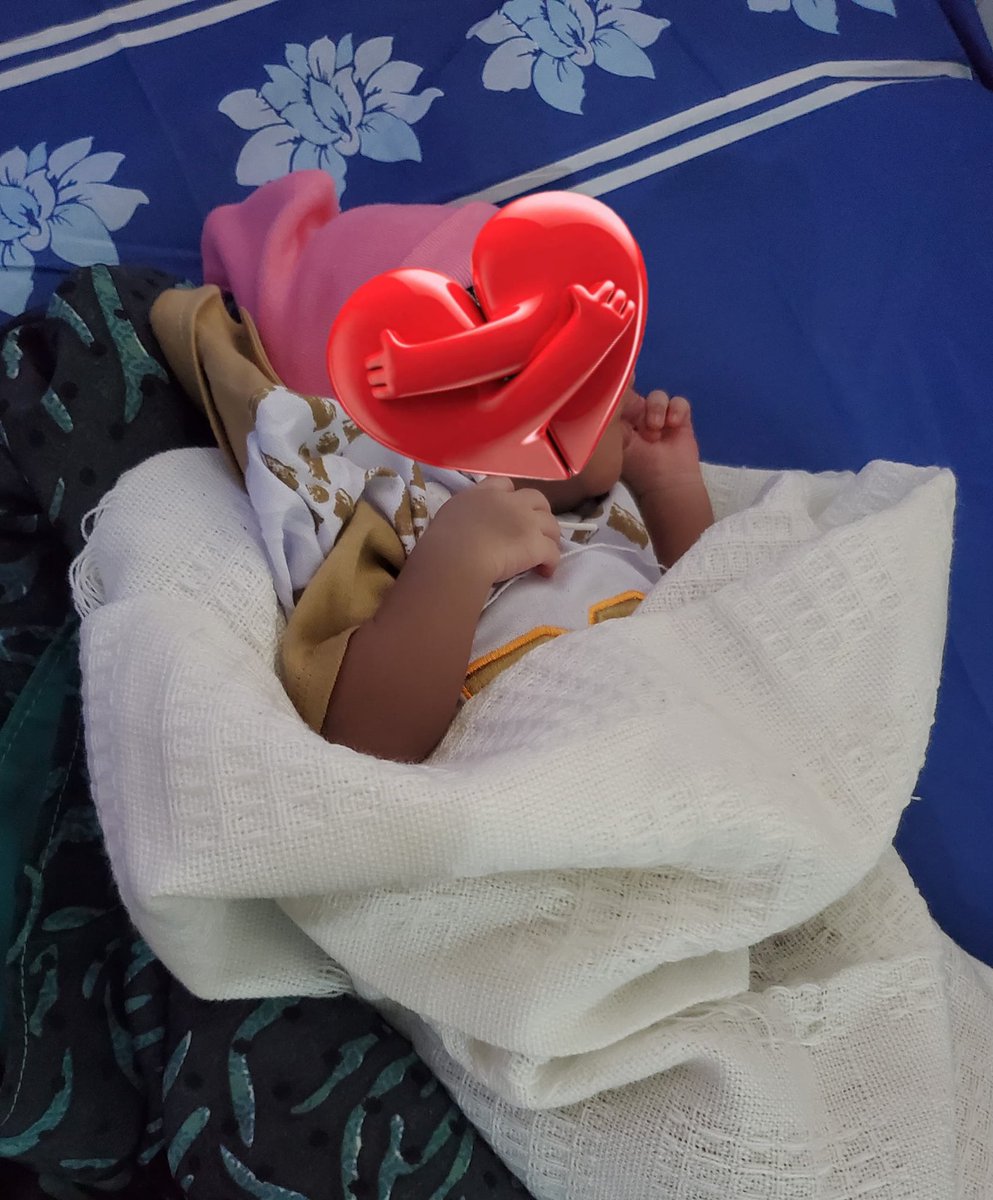 DeboAlabiQ's tweet photo. Alhamdulillah 🙏🏽 🙏🏽 

You people no tell me na so childbirth dey sweet una??

Una just dey keep update oooo, Happiness wan injure me and it's just day four. I no fit sleep again at night, na every minute I dey go look my baby eye 🙈😊😊🙈 https://t.co/8fRls18i9N