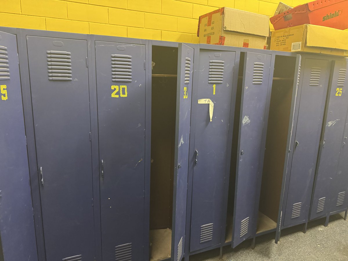 coachflo52's tweet photo. Coaches and A.D’s!

We got some old lockers we are trying to get rid of before school lets out in June. We are planning on throwing them out then but if anyone wants them before hand you are more than welcome to come pick them up from Lincoln Park H.S. https://t.co/NJE7sEOYih