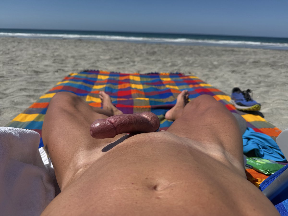 BeeRy1006's tweet photo. #blacksbeach #nudebeach https://t.co/0QjX2aqHim