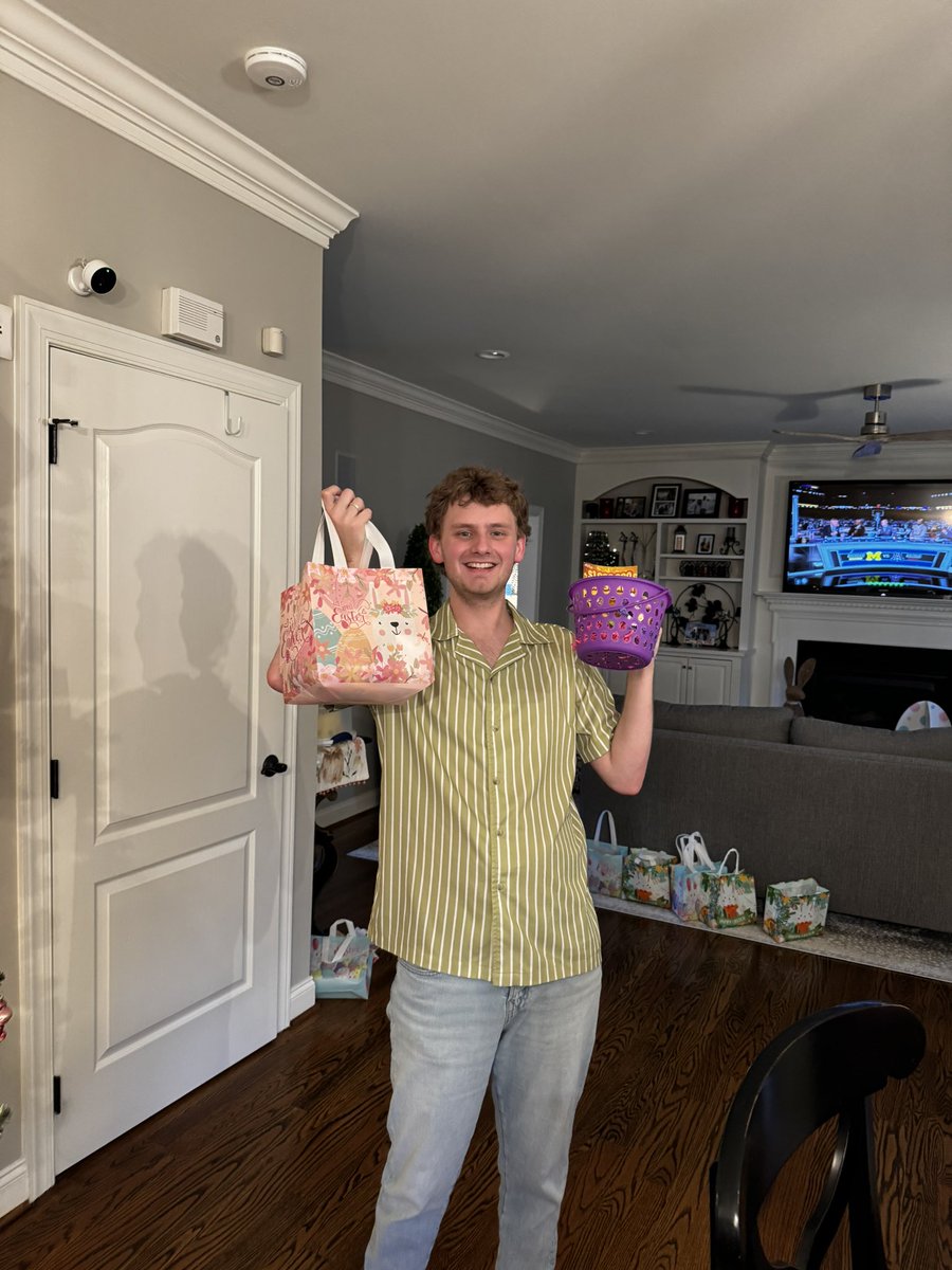 Theregoes_Joe's tweet photo. Blacked out but I won Easter https://t.co/3eGDQfwnom