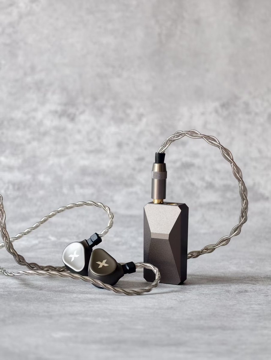DUNU_Headphone's tweet photo. Even giants can speak softly. TITAN X keeps its power in the details. 🌙
 Retweet this on April 14 for a chance to win a TITAN X. 🎁
#DUNU #TITANX #IEM #HiFi #Audiophile https://t.co/t5ffBDique