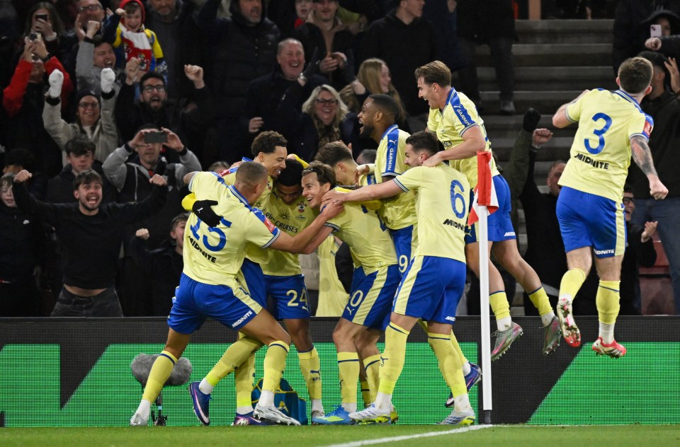 L1minus10's tweet photo. League 1 Minus 10: FA Cup 6th Round - Southampton 2 Arsenal 1.  Rps appreciated

#saintsfc through to Wembley.  Featuring Scotland's 5th Choice Striker, Winning the sub war, technical areas and Benny Blanco Having a mare.

https://t.co/NpfLG8O0Ql https://t.co/4m7dVv7vjl
