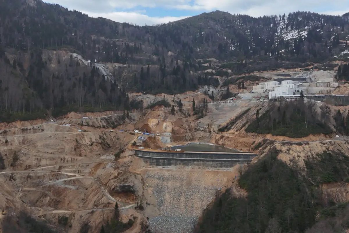 Giresun’un %85’i maden sahası ilan edildi.

38 köy, 125 bin dönüm arazi, su kaynakları, yaylalar tehlikede.

100 bin çiftçi, 1 milyar dolarlık fındık ihracatı risk altında.

#MadenDeğilFındık #Giresun
