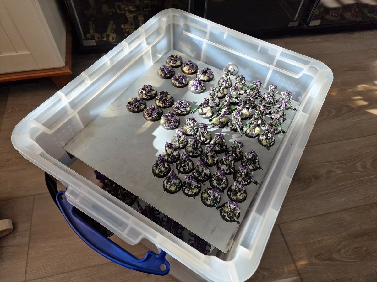 KnoxsWorkshop's tweet photo. @periplamodel I made my own carry case out of a "Really Useful Box" and some sheet steel!
I put magnet tape under my miniatures bases. https://t.co/6HuL6P7Bol