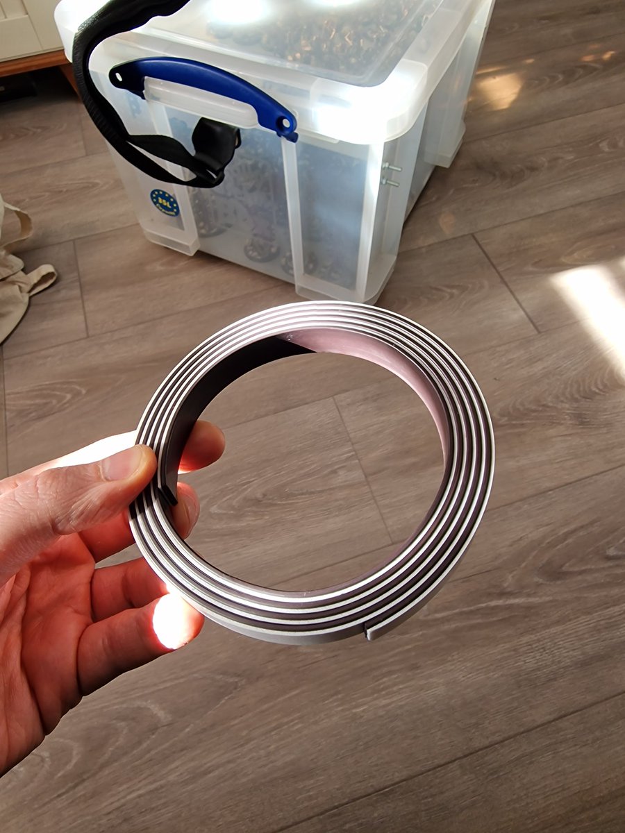 KnoxsWorkshop's tweet photo. @periplamodel I made my own carry case out of a "Really Useful Box" and some sheet steel!
I put magnet tape under my miniatures bases. https://t.co/6HuL6P7Bol