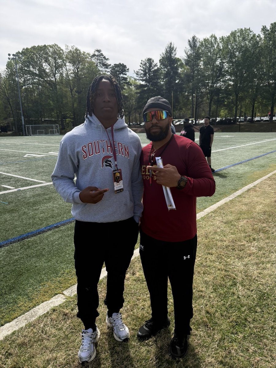 JJonesStephens3's tweet photo. thank you to @ElonFootball for allowing me to watch their spring practice, loved the energy and learned a lot. Looking forward to camp
@TonyTrisciani @Coach_NHarris @CoachPatBrown @DariusR08981516 @mogulelites @SouthernD_FB https://t.co/T6k8AupHvW