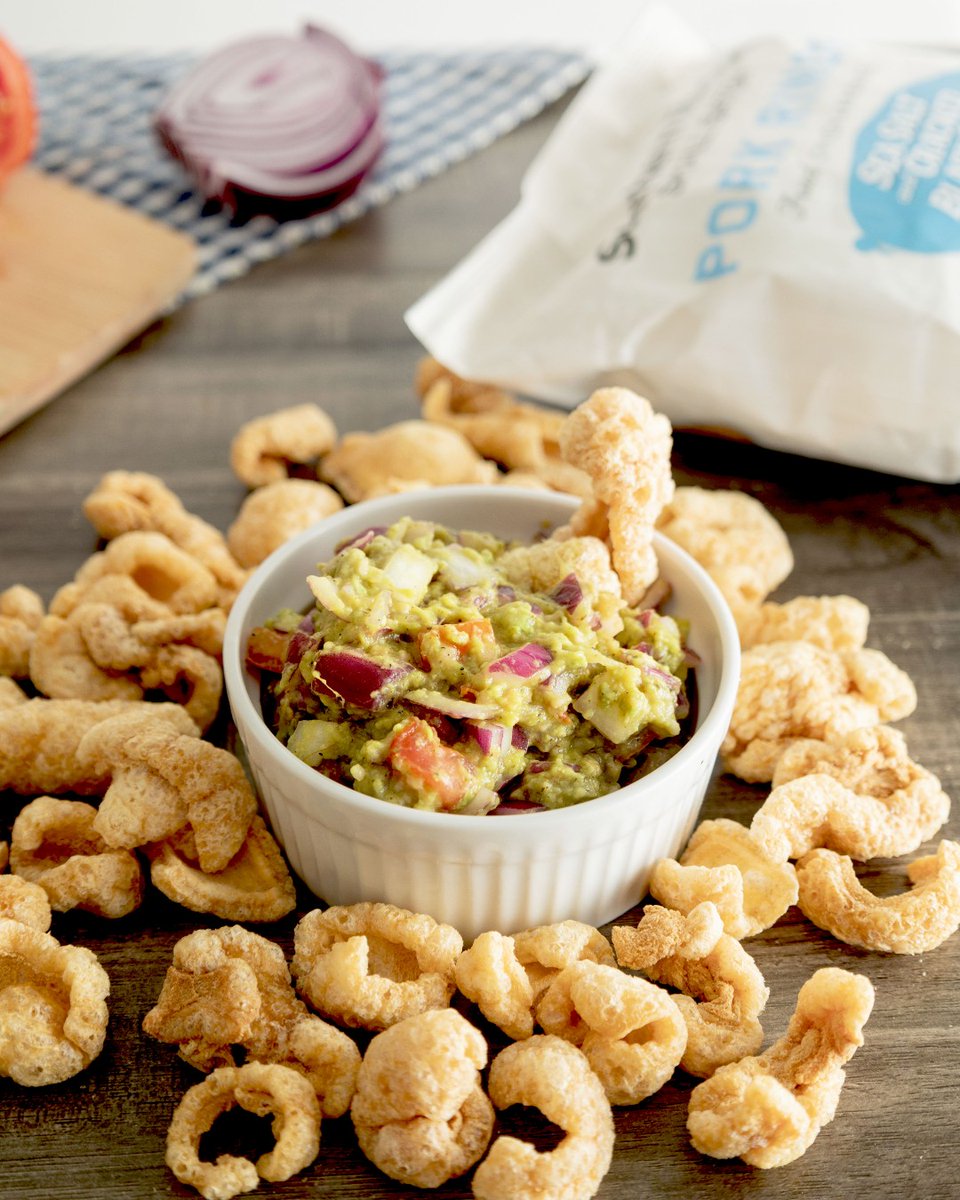 sr_smallbatch's tweet photo. Bracket’s busted. Snack game isn’t. 🥑🔥

Pick up a bag of our pork rinds at your local @HEB before tip off! https://t.co/xj408L9rlM