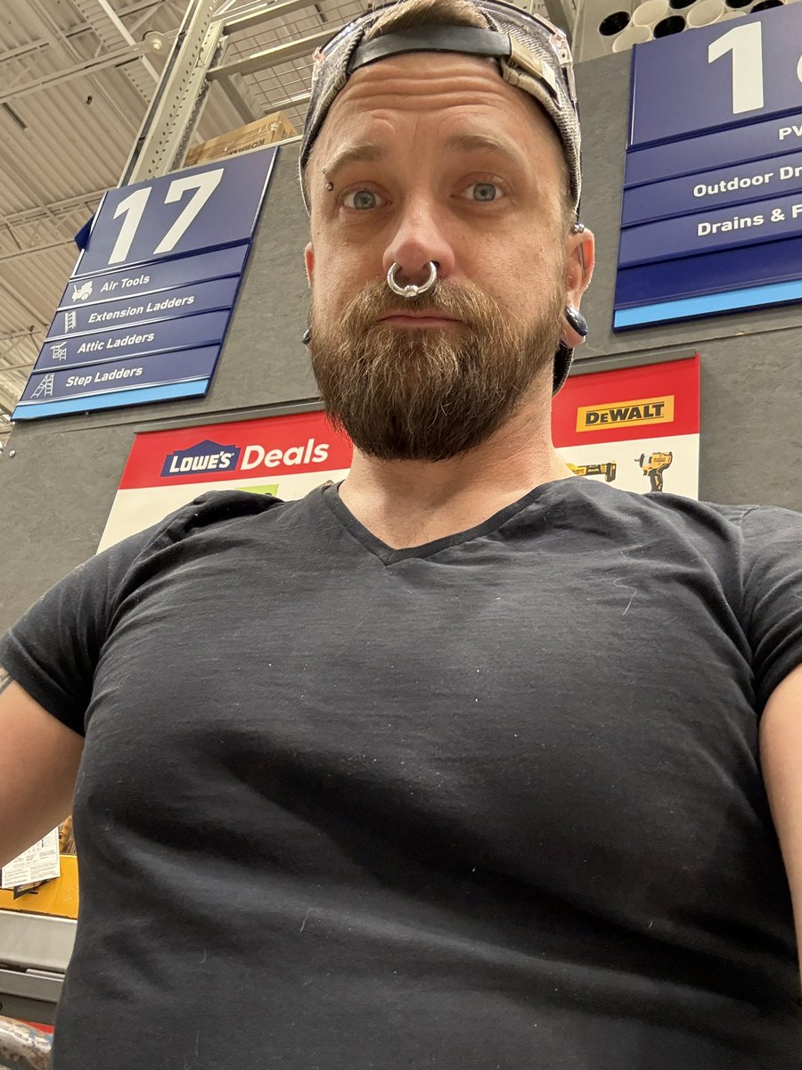 MrSaturnFoxx tweet media