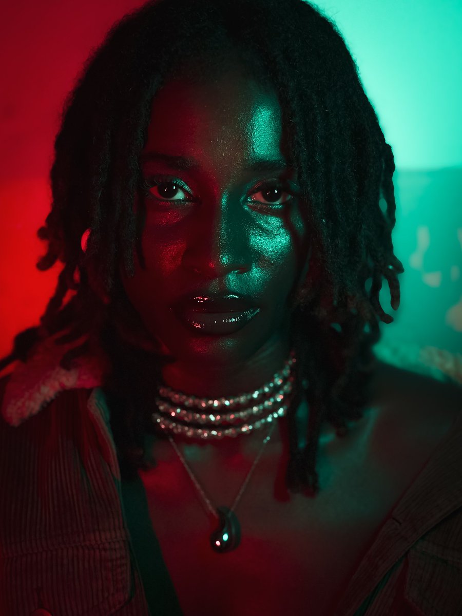 FHONZIGRAPHY's tweet photo. Darkness shines brightest when it’s colorful ✨🌈✨
.
.
Muse : @iamhailwin
📸 : @FHONZIGRAPHY
#mobilephotographer #shotoniphone #portraitphotography #lightplay https://t.co/Py0Iv2kkt3