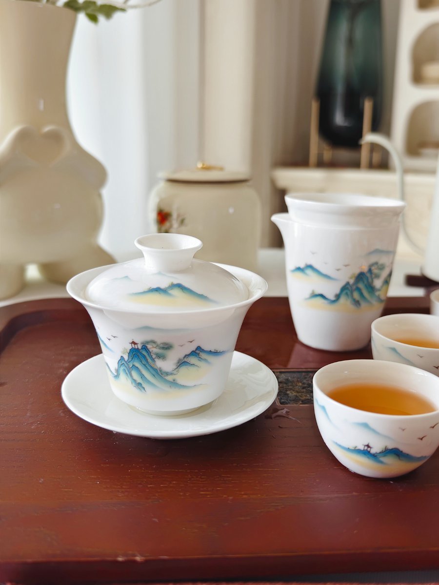 ucvhavmun's tweet image. " Today’s the day—grab your favorite mug, light that candle, and let small moments feel like magic. Happy [节日名称，如：Autumn Equinox/Book Lovers’ Day]!  #SlowJoy #RitualsOfHappiness"