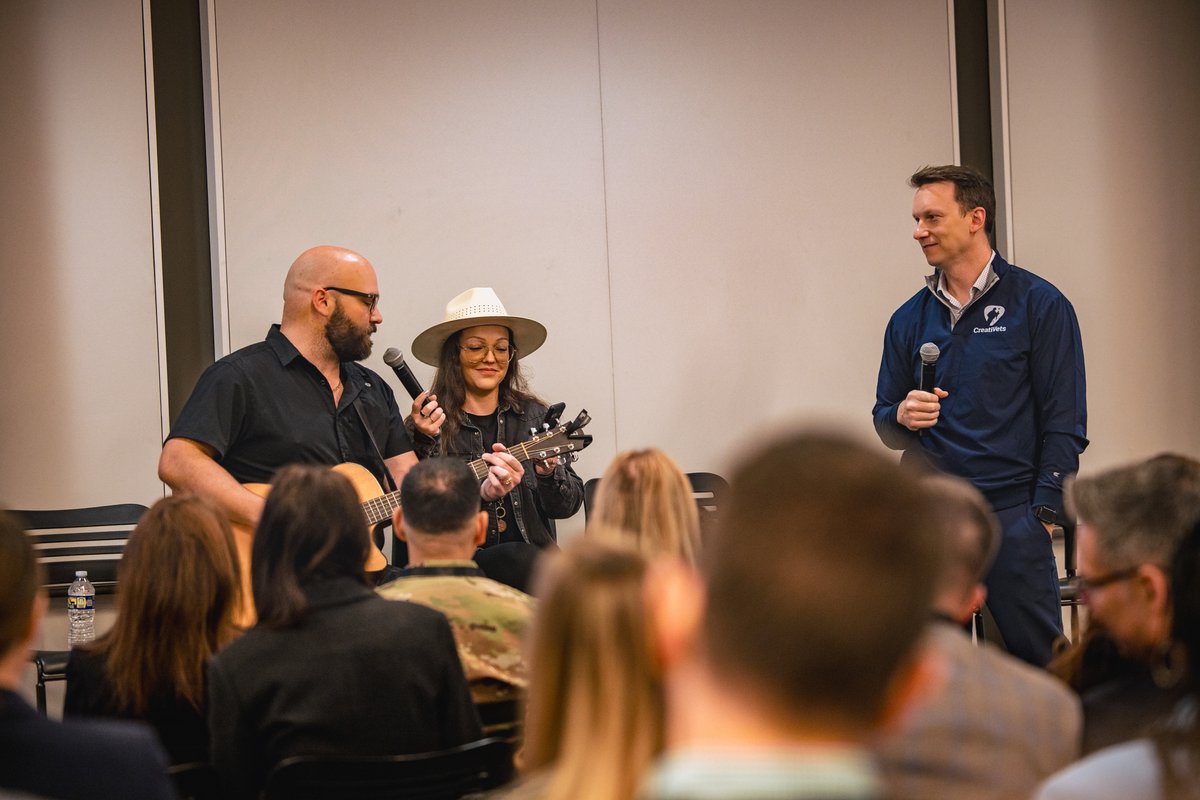 CreatiVets1's tweet photo. Some moments remind us why we do this. 🇺🇸 Grateful to @Salesforce and all who made the Military Summit unforgettable. 🤝🎶 #CreatiVets #Veterans #MilitaryCommunity #Salesforce #ArtHeals #MusicHeals #NashvilleEvents #VeteranSupport #CommunityImpact https://t.co/98dj11g7KC