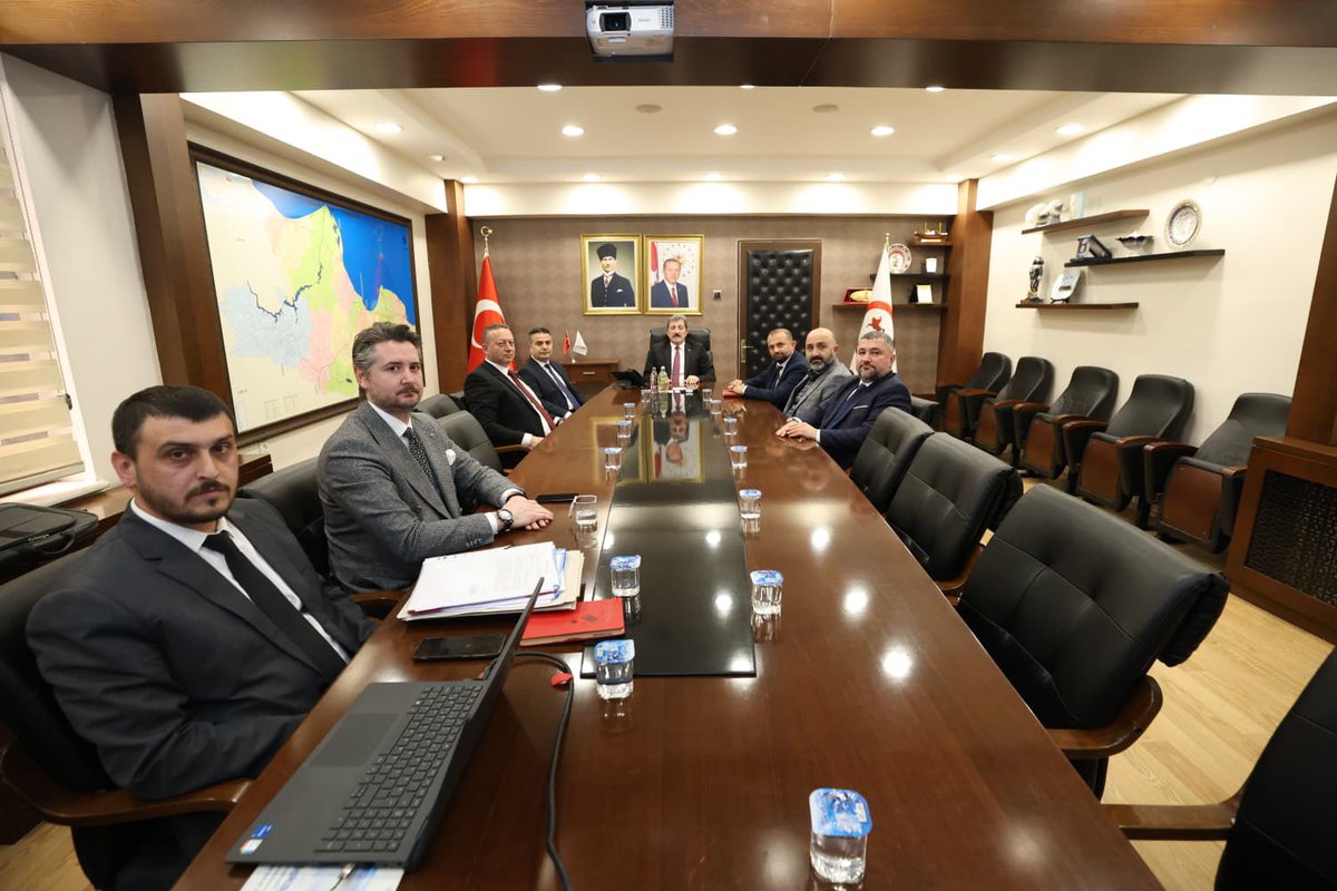 TCSamsunValilik's tweet photo. Bafra #KarmaOSB 🏭
📌Yeni yatırımlar ve altyapı projeleriyle bölgesel üretimi güçlendiren #Bafra Karma OSB’nin Yönetim Kurulu Toplantısı, Valimiz Sayın @orhantavli_'nın başkanlığında gerçekleştirildi.
📌Toplantıda👇
✅️Firmalardan gelen talepler,
✅️Elektrik altyapısı modernizasyonu çalışmaları görüşüldü.