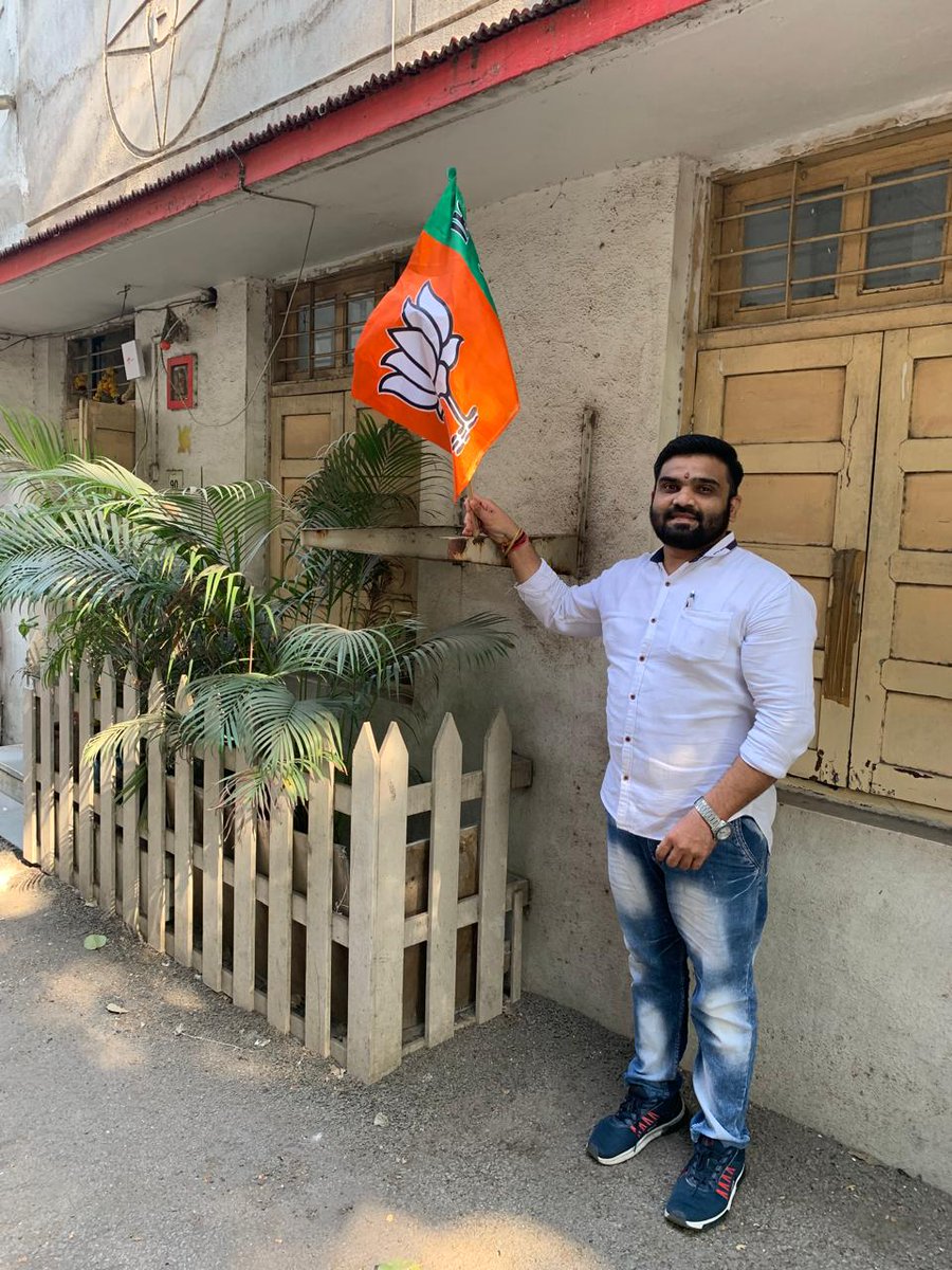 BJPbhavinpatel's tweet photo. ભારતીય જનતા પાર્ટીના 47 માં સ્થાપના દિવસના પાવન અવસરે આજે મારા નિવાસસ્થાને પક્ષનો ગૌરવવંતો ધ્વજ લહેરાવ્યો. 

#47YearsOfNationFirst https://t.co/IHv49Q6EX5