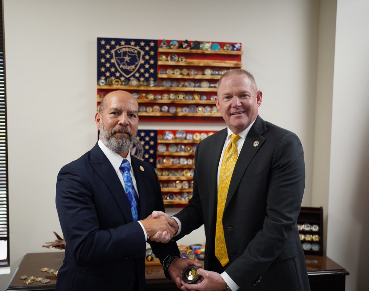 TCOLE's tweet photo. We are excited to welcome Sergeant Investigator Chris Sandoval to TCOLE. He was sworn in this morning and will be a part of the Special Services Division after spending much of his career with the Harris County Sheriff’s Office. #TexasLawEnforcement https://t.co/Rfc93HeI63