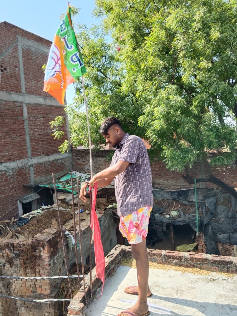 akashraina_46's tweet photo. ‘अंत्योदय’ के संकल्प और ‘राष्ट्र निर्माण’ के पावन ध्येय को समर्पित विश्व के सबसे बड़े राजनीतिक संगठन ‘भारतीय जनता पार्टी’ के 47वें स्थापना दिवस के अवसर पर आज अपने आवास पर पार्टी का ध्वज फहराया।

#BJP47thFoundationDay
#47YearsOfNationFirst https://t.co/rYZGyjAU0i