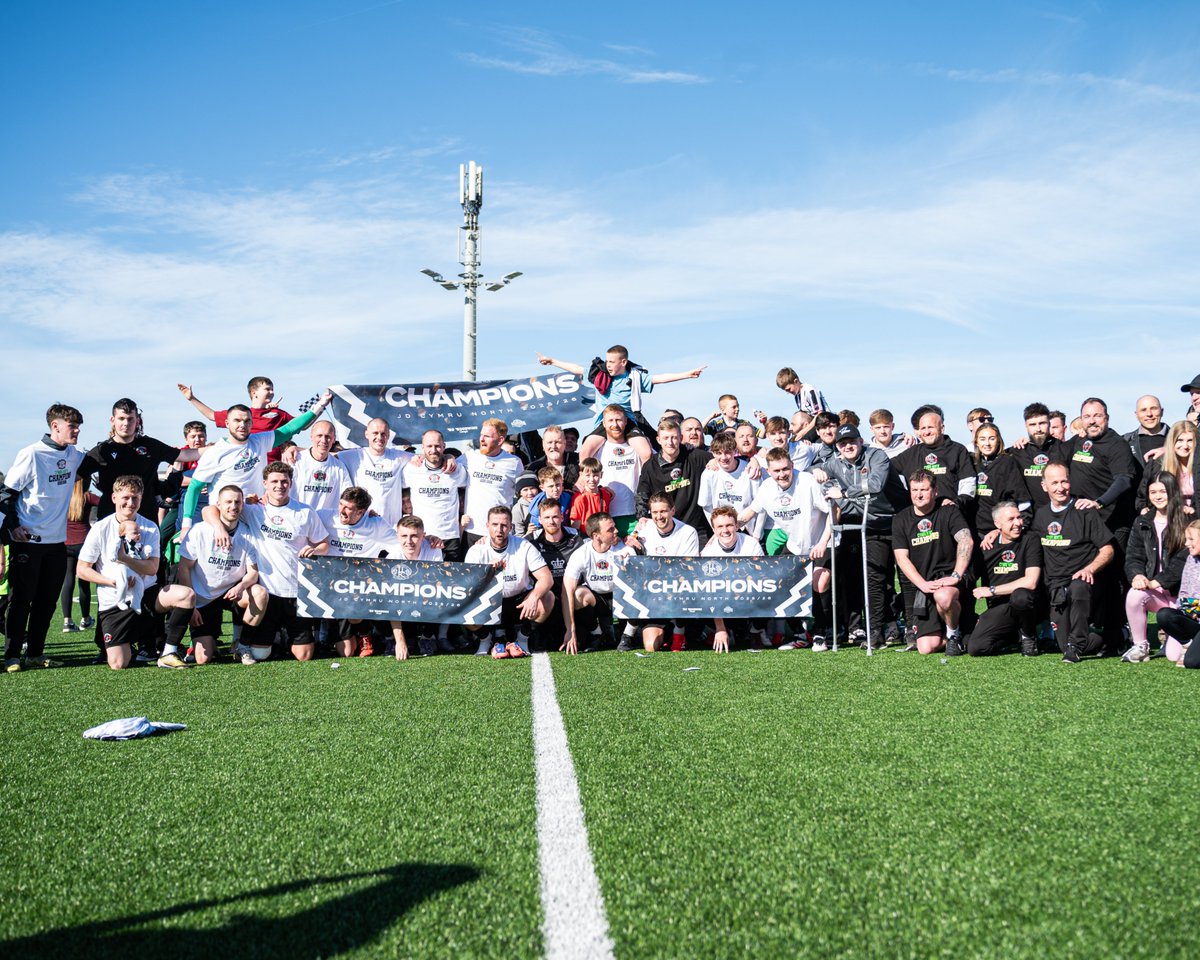TOGETHER! 🖤🤍

#Llandudno #LlandudnoFC #WeAreOne #KeepTheFaith