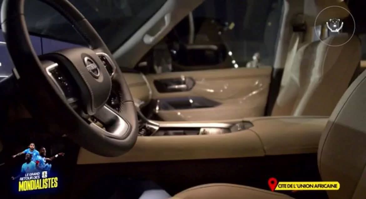 fecofa_kinshasa's tweet image. 𝐑𝐄𝐓𝐎𝐔𝐑 𝐄𝐍 𝐈𝐌𝐀𝐆𝐄𝐒 🐆]

Honneur à la patrie 🇨🇩, et GRAND MERCI au Premier Sportif S.E Félix Tshisekedi @Presidence_RDC pour son soutien indéfectible à nos Léopards.🐆

Un peuple uni, une fierté nationale retrouvée, une histoire écrite à jamais. #RDC #RDCongo