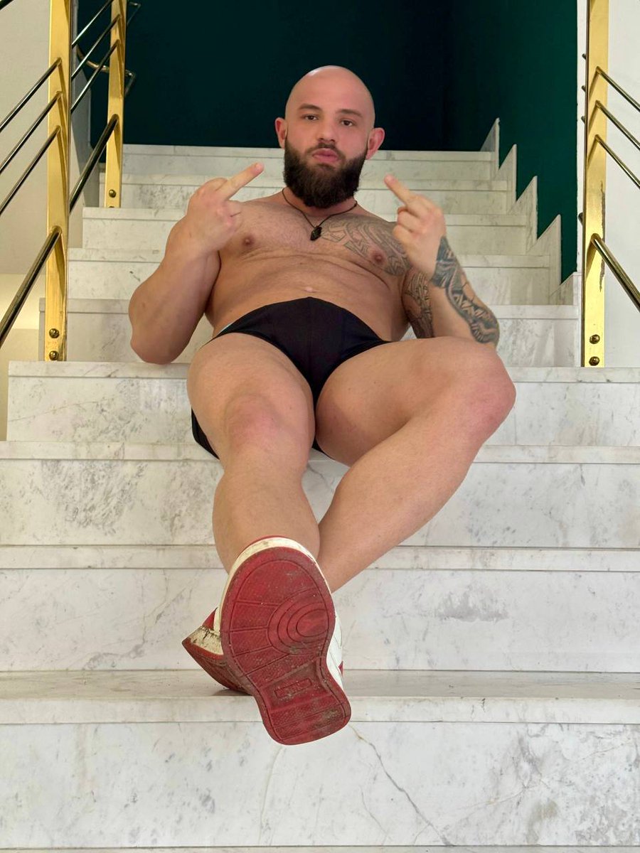 Wataa

All of me 
linktr.ee/marcuspower