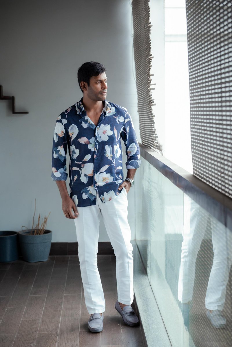 VRMadhuPR's tweet photo. Even as summer rains pour, @VishalKOfficial stays "cool and calm".
The styling by #UtharaMenon highlights breezy elegance, complemented by #Lakshman grooming and #Irst photography's sharp captures
#Vishal https://t.co/smV4CsrSxU