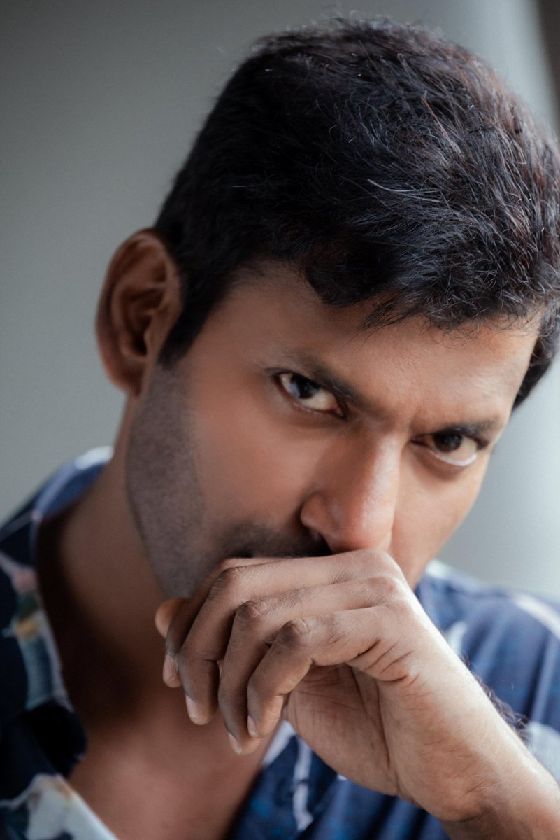VRMadhuPR's tweet photo. Even as summer rains pour, @VishalKOfficial stays "cool and calm".
The styling by #UtharaMenon highlights breezy elegance, complemented by #Lakshman grooming and #Irst photography's sharp captures
#Vishal https://t.co/smV4CsrSxU