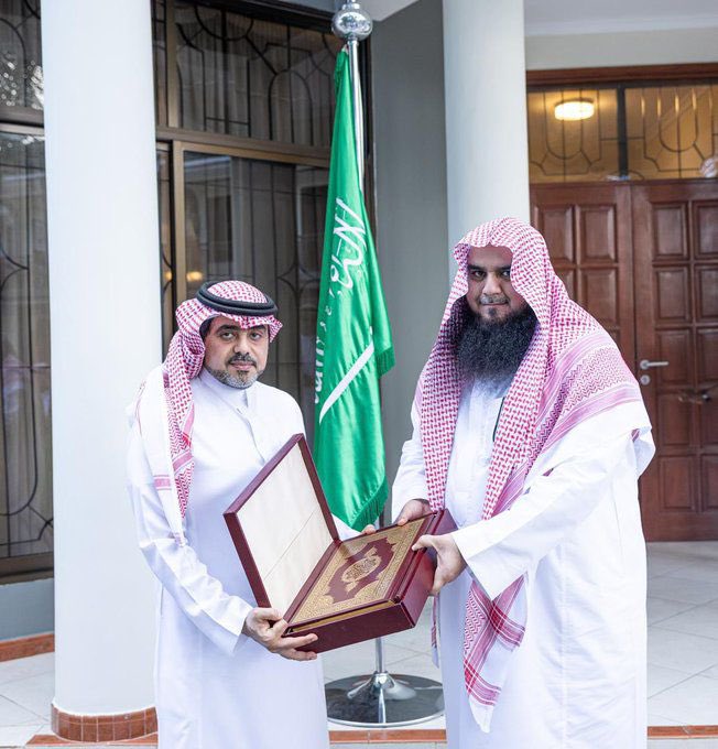 Saudi_MoiaEN's tweet photo. The Advisor at the Ministry of Islamic Affairs, Sheikh Mohammed bin Abdulwahid Al-Arifi, along with the Saudi delegation participating in the 34th edition of the Tanzania International Quran Award, attended the luncheon hosted by the Custodian of the Two Holy Mosques’ Ambassador to Tanzania, Mr. Yahya Akkish, today, Monday, in Dares Salaam.

#Islamic_Affairs