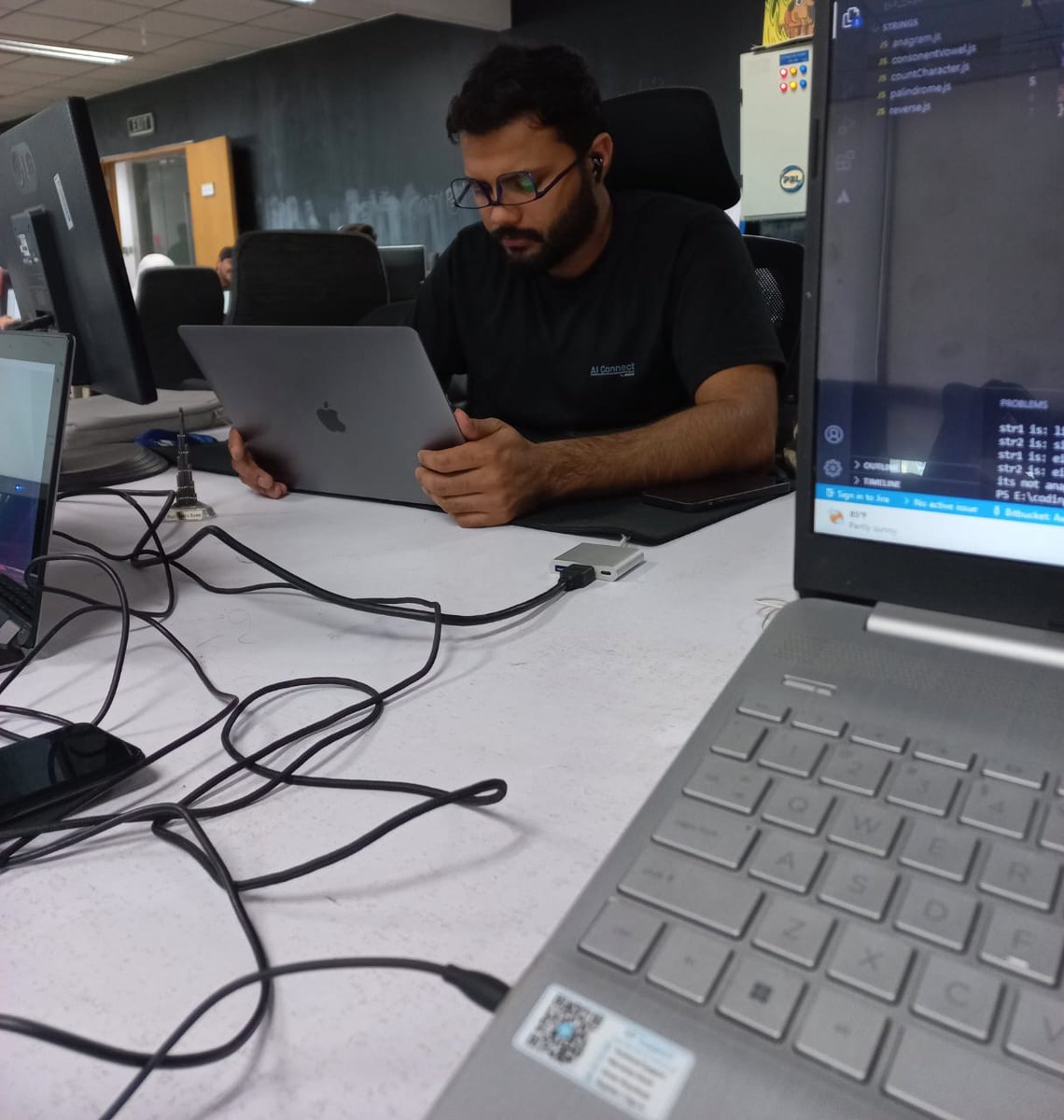 Shoutout to everyone with failed apps.
That means you built something at least.
Most people only talk about it.