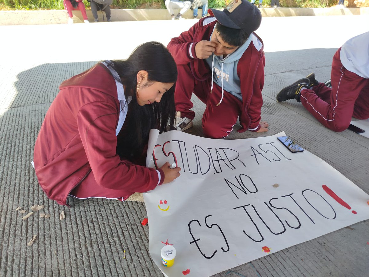 radiolibertad3's tweet photo. Continúa el cierre de la vía Totoró–Inza, sin pronunciamiento oficial, generando incertidumbre en la comunidad, Se permite el paso a personal médico y ambulancias. La comunidad educativa mantendrá la protesta hasta contar con la presencia de autoridades departamentales. https://t.co/W8cM8NZVXa