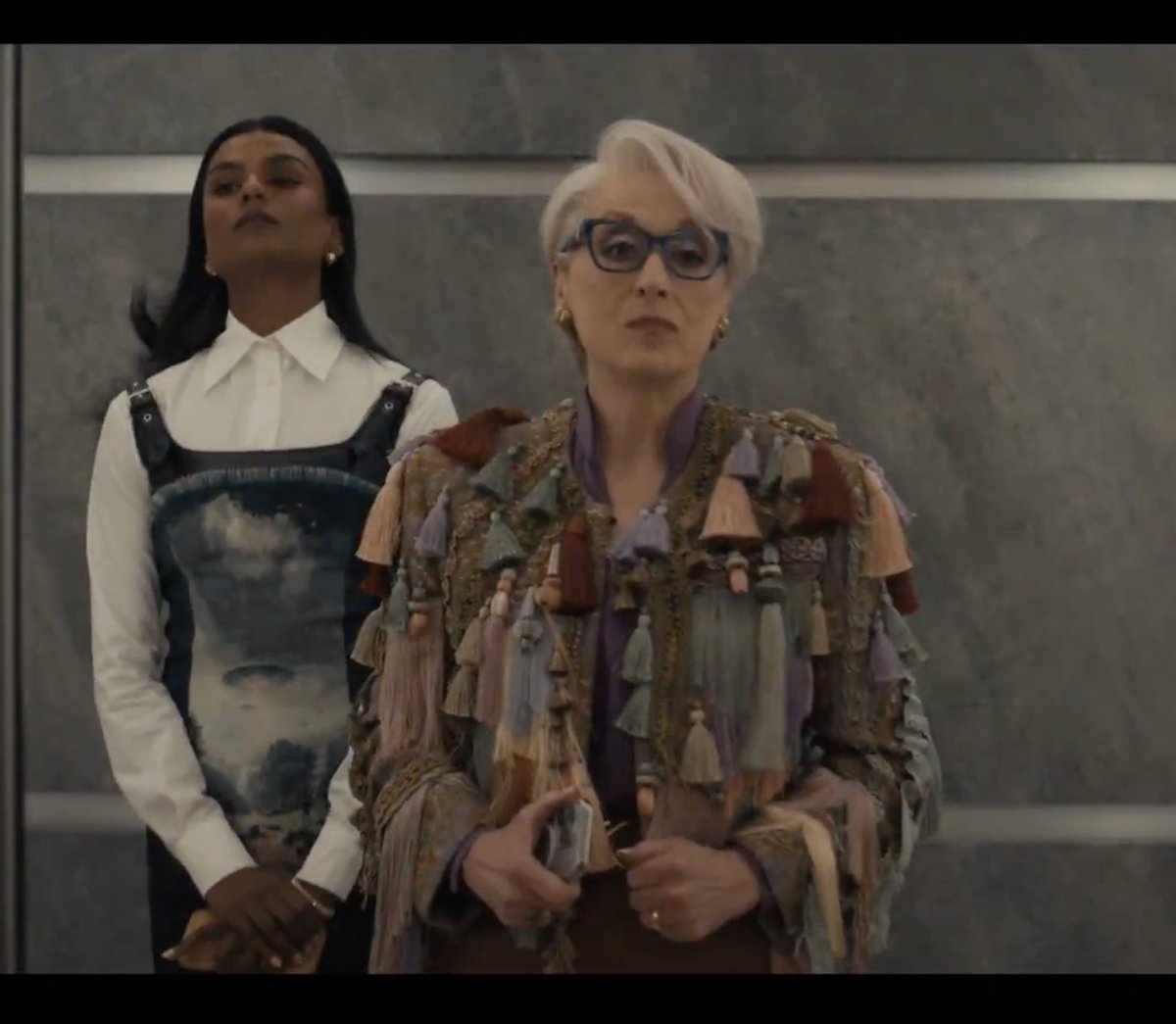 EXCUSE ME BUT WHAT IS MIRANDA WEARING?! is this costume department for real?! WHAT THE ACTUAL FUCK????