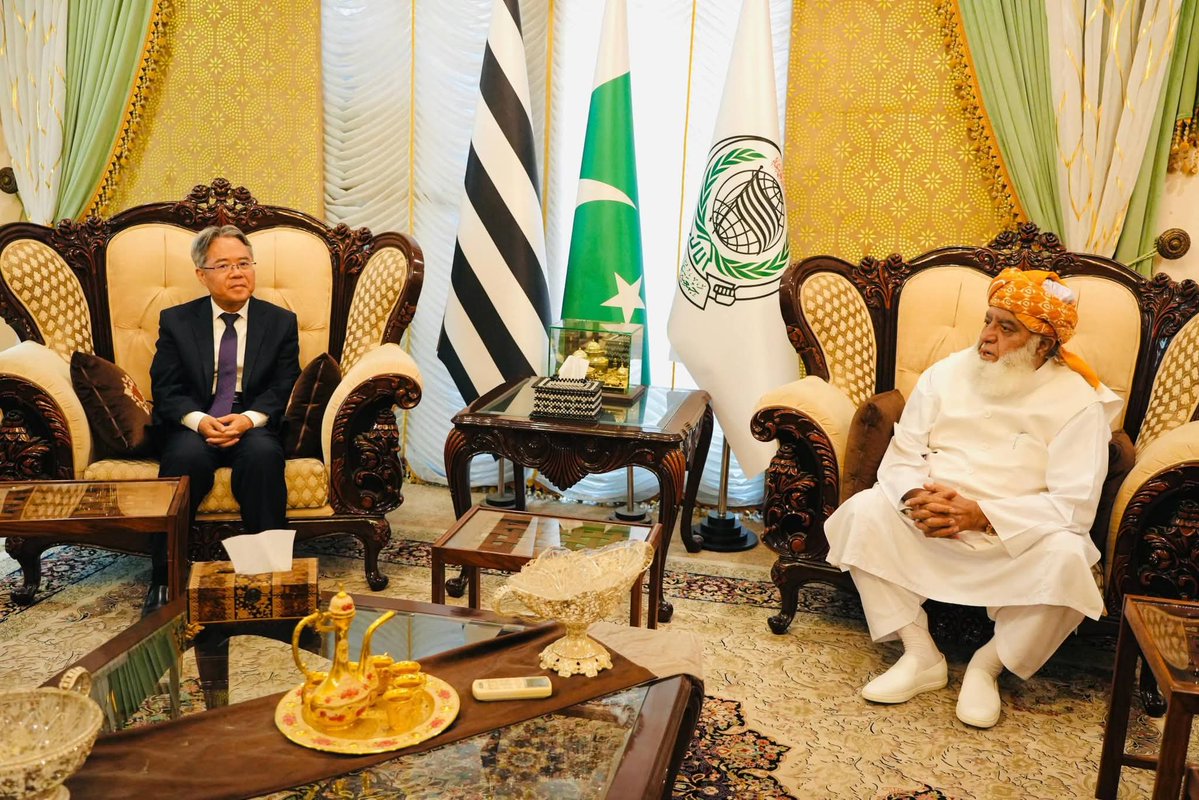 مغرب شکست تب ہوگی جب مشرق معاشی طور مظبوط ہوجایے 
سی پیک مشرق برتری کے لیے ریڑھ کی ہڈی ہے 

#نکلو_مولانا_کے_سنگ