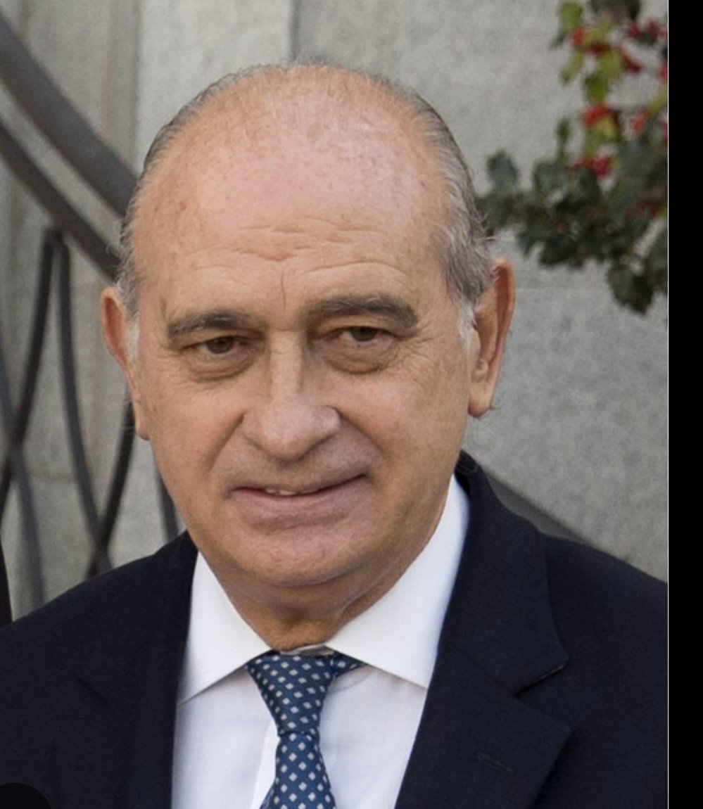 desfavorecidos3's tweet image. No están todos los que son, pero son todos los que están.
Los demás póngalos ustedes, que a mí ya se me ha revuelto el estómago.
#Gürtel
#Kitchen
#MafiaPP