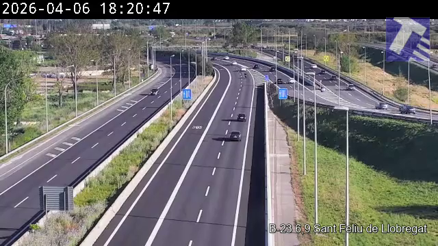 transit's tweet photo. 🟦 Operació tornada #SetmanaSanta
🚘 Entre les 12.00 h d’ahir diumenge i les 18.00 h d’avui dilluns, han tornat a l’àrea metropolitana de Barcelona 490.251 vehicles, el que representa el 83,1% del total previst fins avui a les 24 h (590.000 vehicles)
#SCT https://t.co/T43deN68Q1
