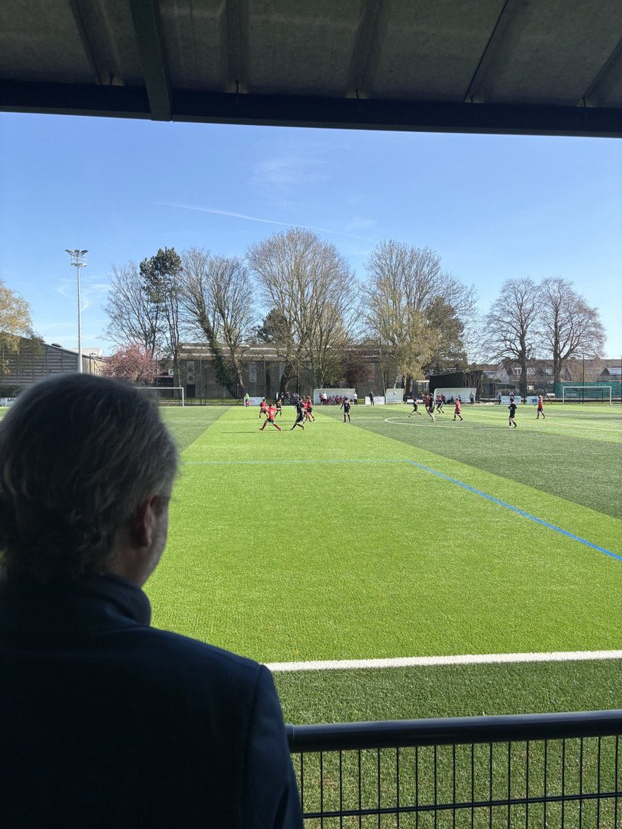 sebast_leblanc's tweet photo. Présent à l’US Pérenchies pour le traditionnel tournoi de Pâques ce week-end.

Une belle ambiance, du monde autour des terrains et surtout une équipe qui a porté haut les couleurs du club jusqu’en finale.

Défaite aux tirs au but, mais une superbe 2e place qui mérite d’être saluée.

Bravo aux joueurs, aux bénévoles, à tout le club et à la ville de #Pérenchies pour l’organisation et l’état d’esprit 👏