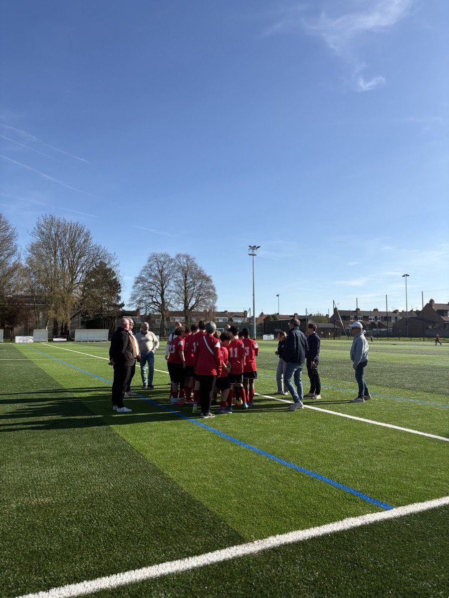 sebast_leblanc's tweet photo. Présent à l’US Pérenchies pour le traditionnel tournoi de Pâques ce week-end.

Une belle ambiance, du monde autour des terrains et surtout une équipe qui a porté haut les couleurs du club jusqu’en finale.

Défaite aux tirs au but, mais une superbe 2e place qui mérite d’être saluée.

Bravo aux joueurs, aux bénévoles, à tout le club et à la ville de #Pérenchies pour l’organisation et l’état d’esprit 👏