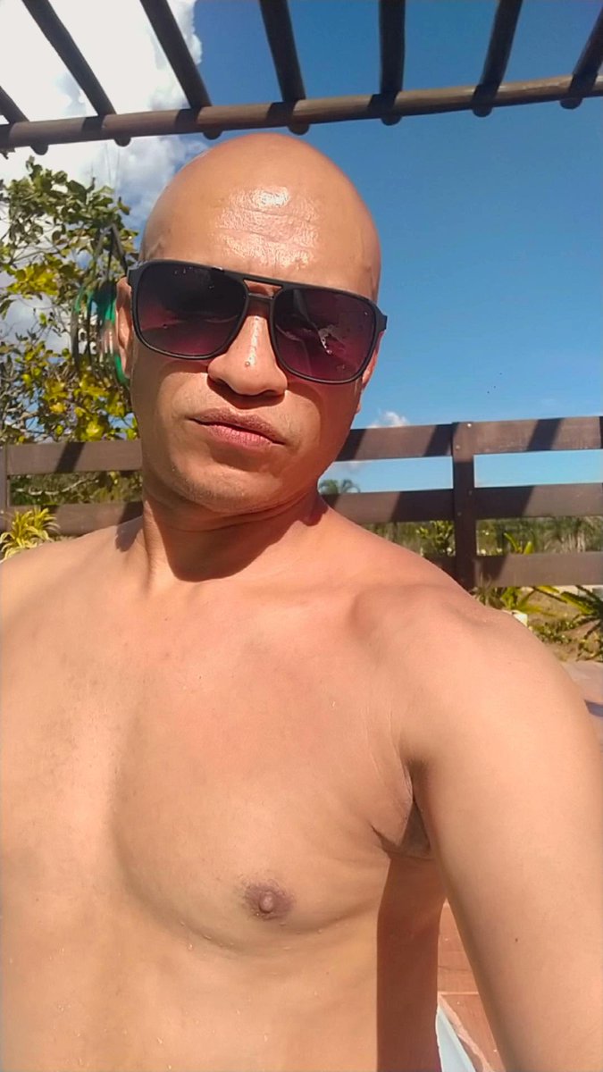 fercoreds4's tweet photo. O Sol vê se aquece a minha melanina. https://t.co/cx7TwIc5RI
