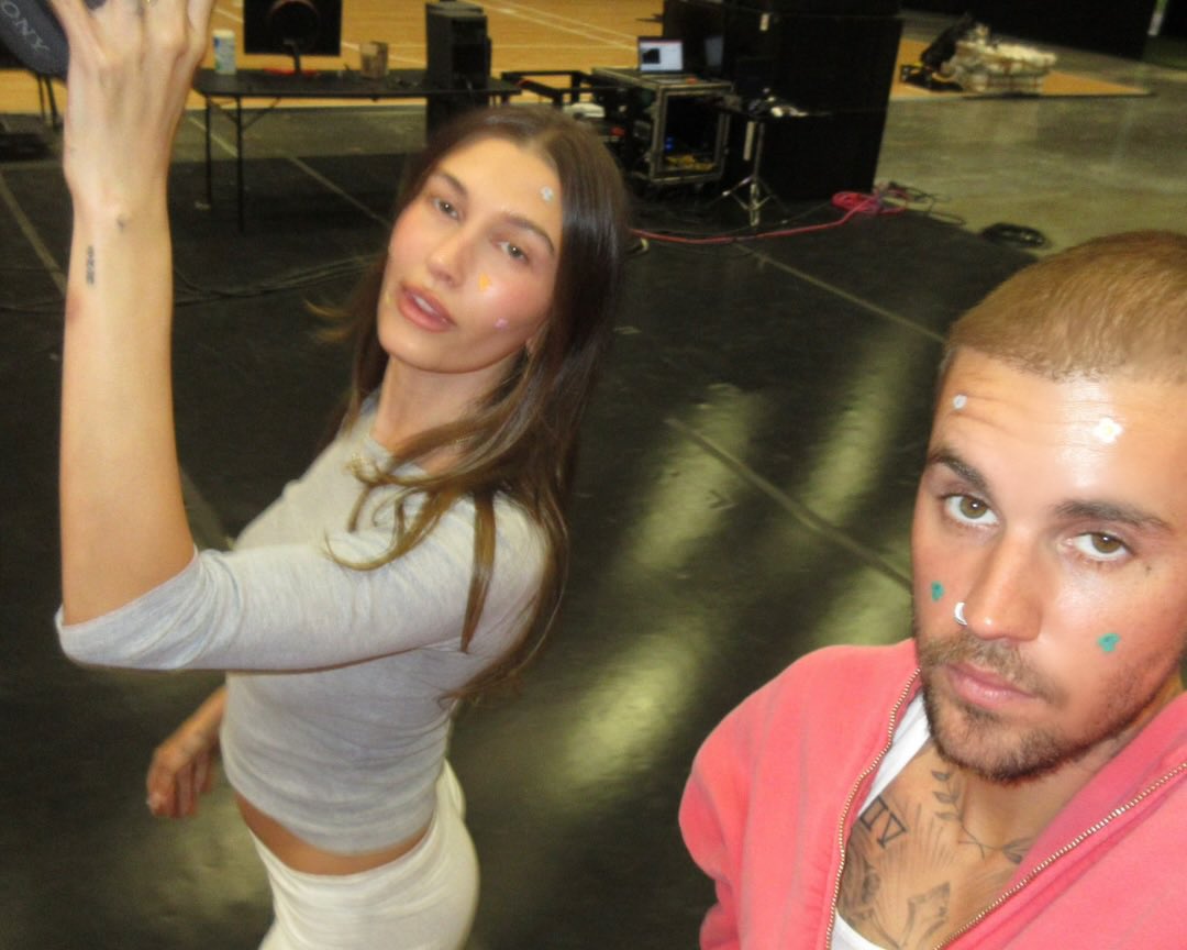 Portal Hailey Bieber tweet media