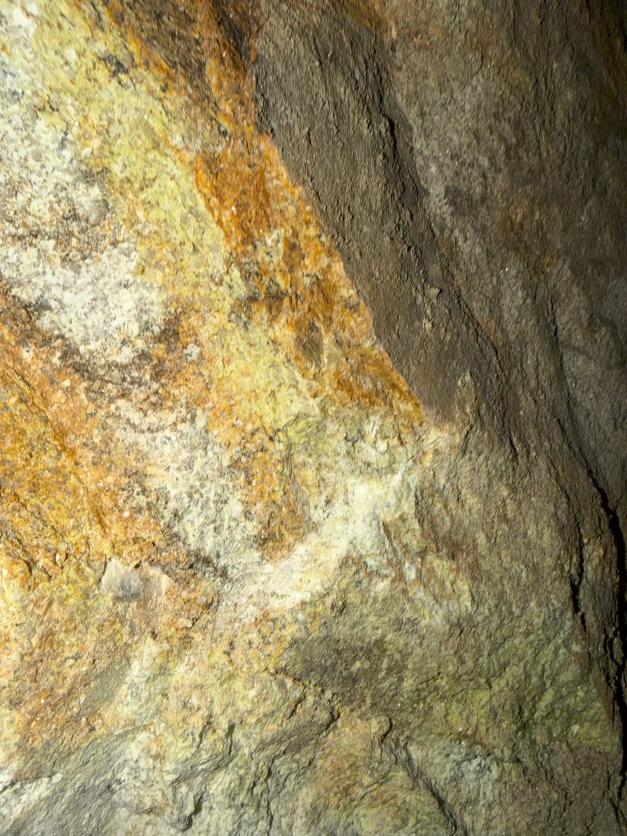 SDRCMINING's tweet photo. $SDRC Update: Significant Intercept of Targeted Quartz Vein System at Warren District Project:

Sidney Resources Corporation (OTCID:SDRC) is pleased to report the successful underground interception of the targeted quartz vein system at its Warren District Project in Idaho.

The encountered vein displays intense alteration and textures unlike previous intersections in the area. The quartz is heavily altered, soft, and exhibits a greasy character, accompanied by strong iron oxide staining and prominent green/yellow mineralization. 

Geological observations indicate a well-developed shear-hosted zone with evidence of multiple fluid events — consistent with a robust, sulfide-rich hydrothermal system.

Importantly, this high-intensity zone was intercepted earlier and appears more developed than anticipated in the current modeling, suggesting we have intersected the primary structural conduit rather than peripheral halo material. These characteristics are highly encouraging for potential free-milling gold mineralization.

Samples from the intercept have been collected and are being prepared for assay at independent third-party laboratories. This data will contribute to the growing dataset supporting future mineral resource estimation work.

We set the target. We hit the structure — and it looks stronger than modeled. 

Further updates will follow as assay results and underground development progress.  Cuts/Samples from this intercept have been sent to SGS and Florin Labs.
#GOLD #Mining #miningstocks #progress